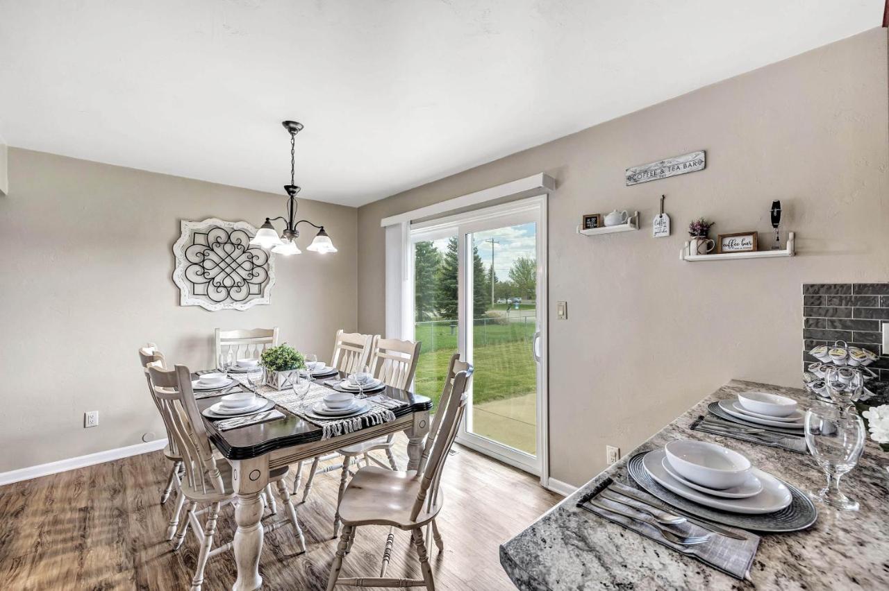 Serene 3 Bedroom Home, Nrm, Wi-Fi, Parking, Queen Bed De Pere Buitenkant foto