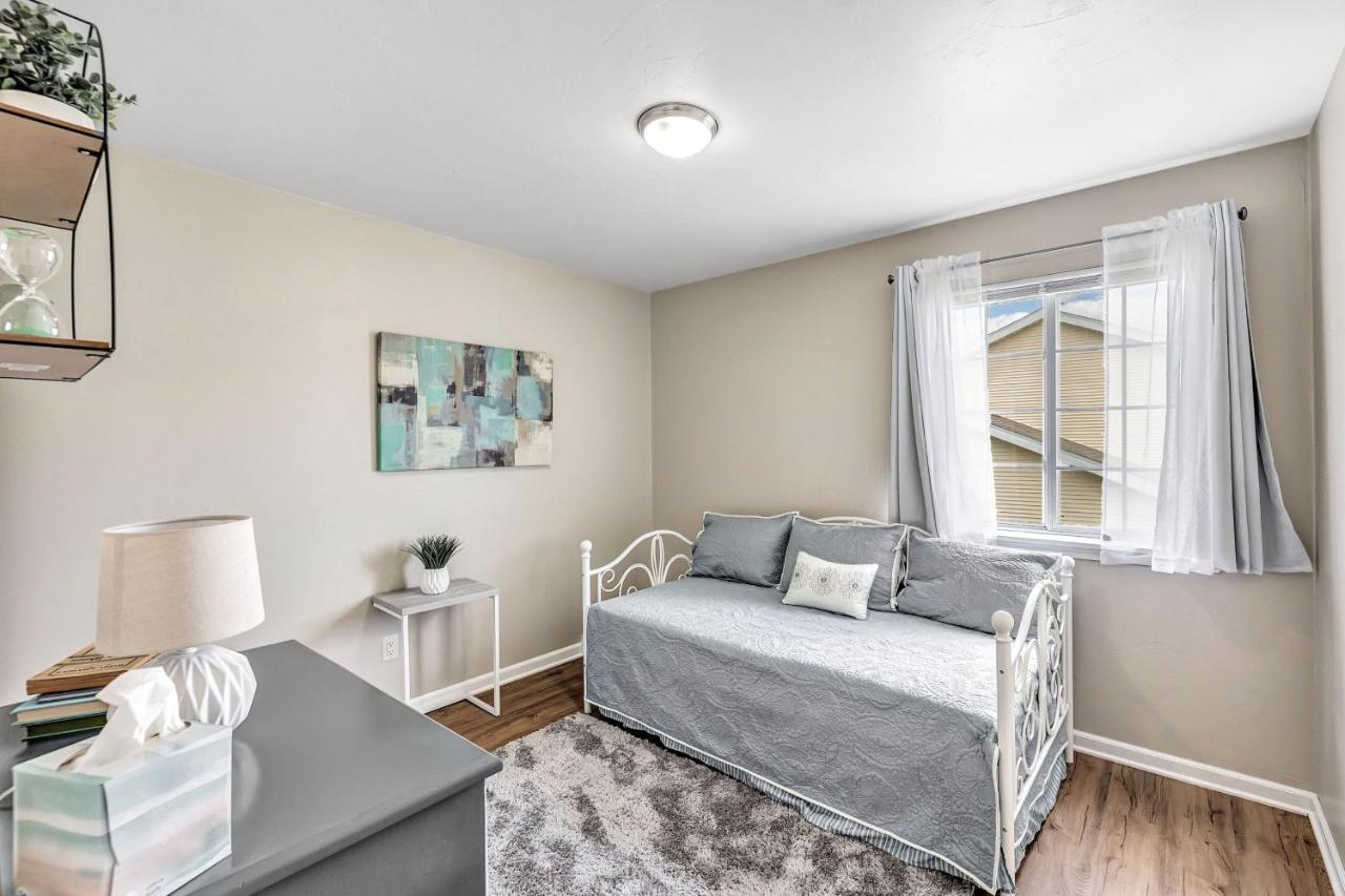 Serene 3 Bedroom Home, Nrm, Wi-Fi, Parking, Queen Bed De Pere Buitenkant foto