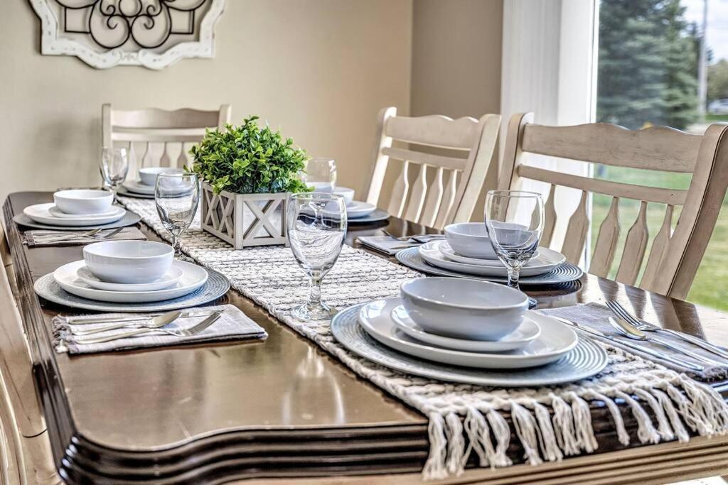 Serene 3 Bedroom Home, Nrm, Wi-Fi, Parking, Queen Bed De Pere Buitenkant foto