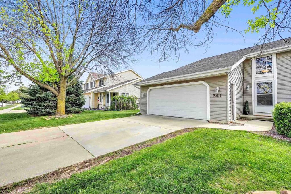 Serene 3 Bedroom Home, Nrm, Wi-Fi, Parking, Queen Bed De Pere Buitenkant foto